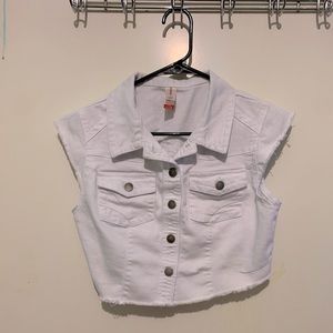 White denim sleeveless jacket